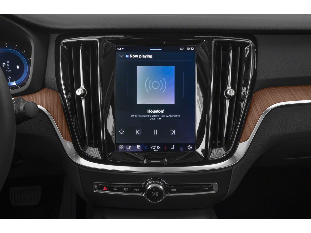 2024 Volvo S60 Plus Dark Theme