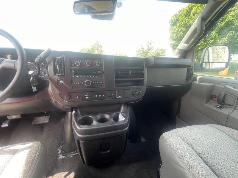 2024 Chevrolet Express Passenger 3500 1LT