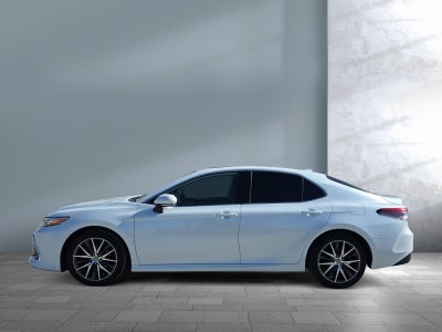 2022 Toyota Camry Hybrid XLE