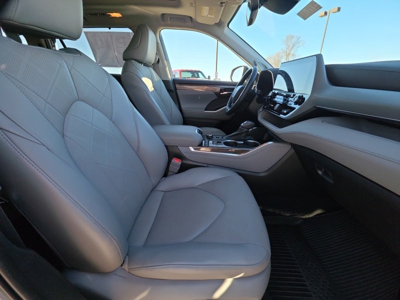 2022 Toyota Highlander Platinum