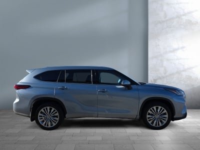 2022 Toyota Highlander Platinum