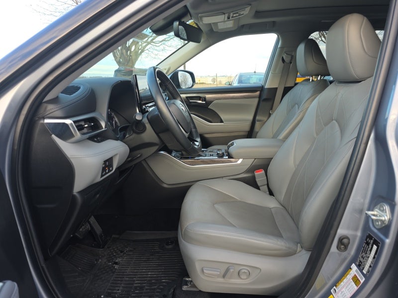 2022 Toyota Highlander Platinum