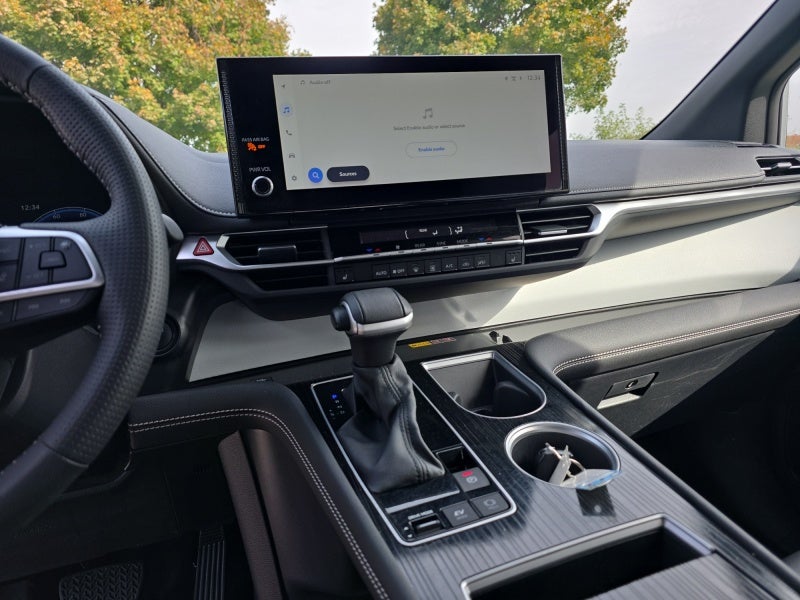 2025 Toyota Sienna LE