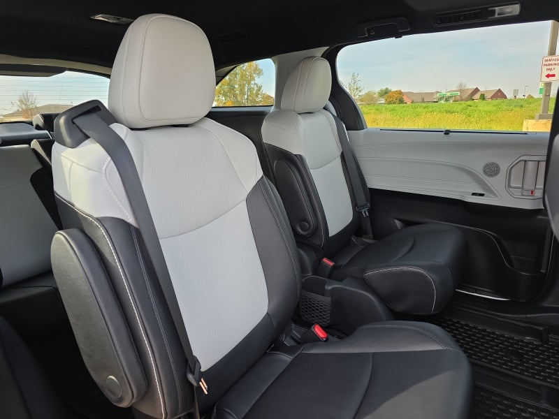 2025 Toyota Sienna LE