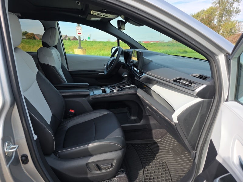 2025 Toyota Sienna LE