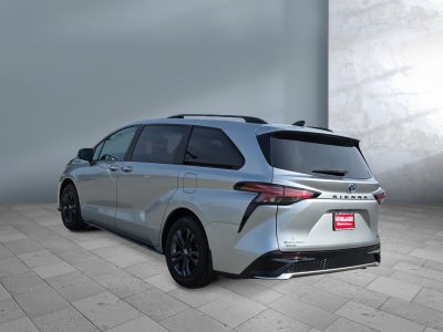 2025 Toyota Sienna LE