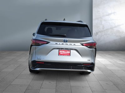 2025 Toyota Sienna LE