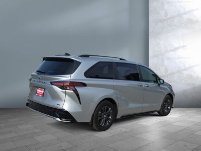 2025 Toyota Sienna LE