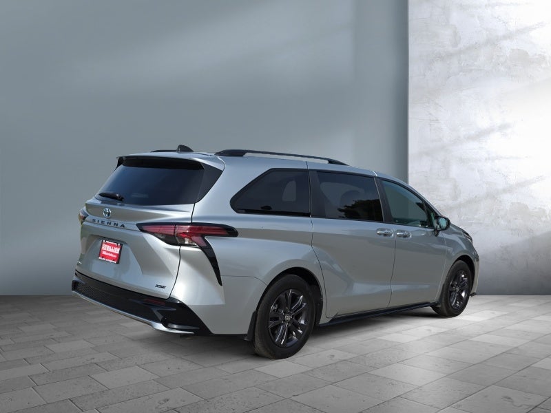 2025 Toyota Sienna LE