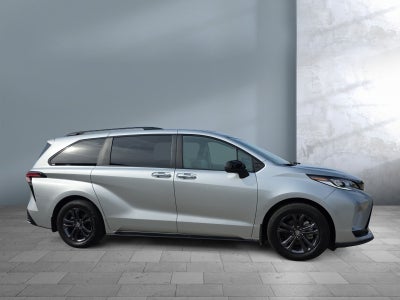 2025 Toyota Sienna LE