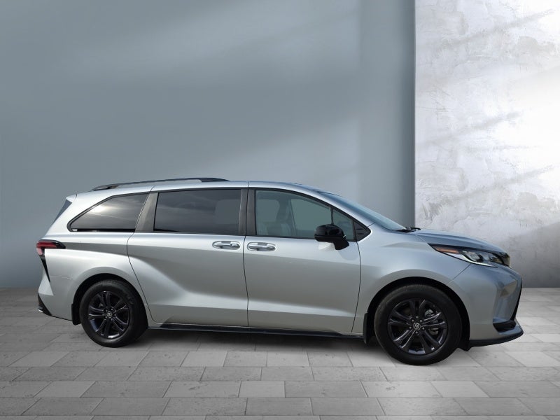 2025 Toyota Sienna LE