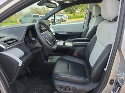 2025 Toyota Sienna LE