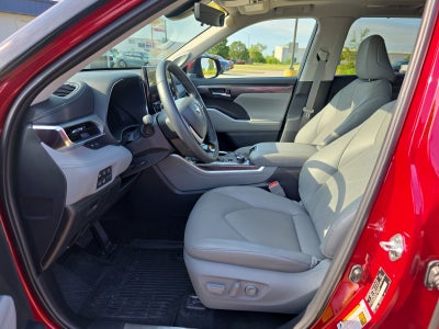 2024 Toyota Highlander LE
