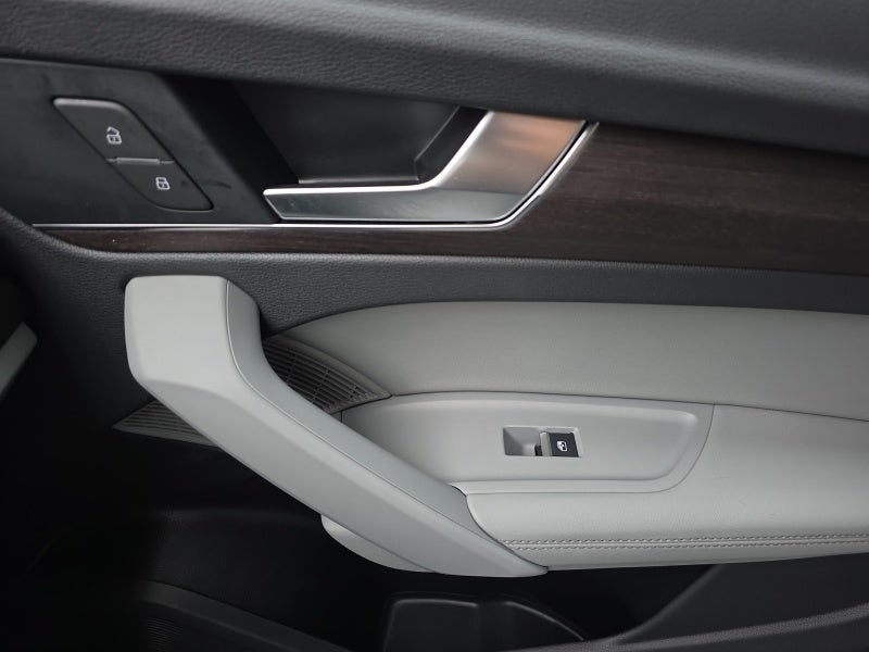 2022 Audi Q5 S line Premium Plus