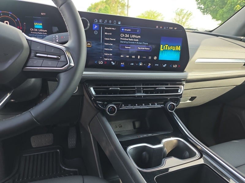 2025 Chevrolet Traverse AWD LT