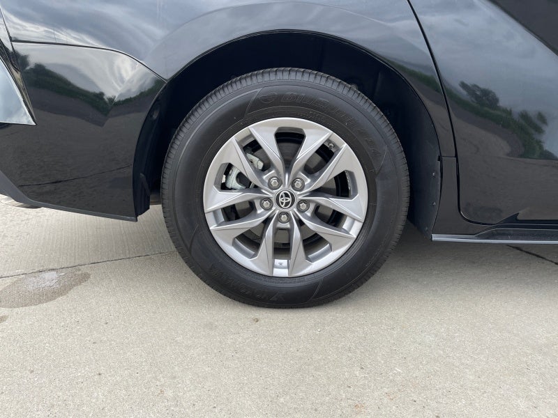 2025 Toyota Sienna LE