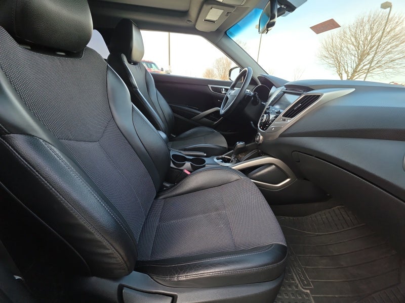 2013 Hyundai Veloster w/Black Int