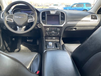 2022 Chrysler 300 Touring L