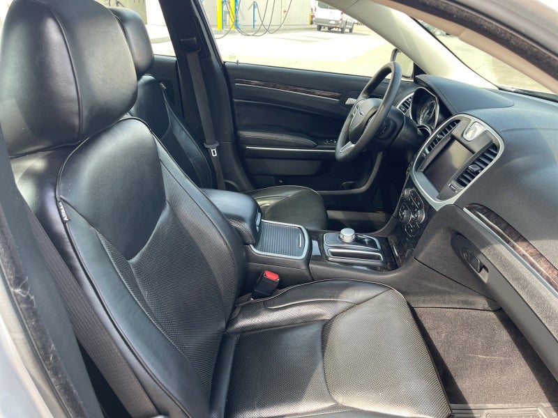 2022 Chrysler 300 Touring L