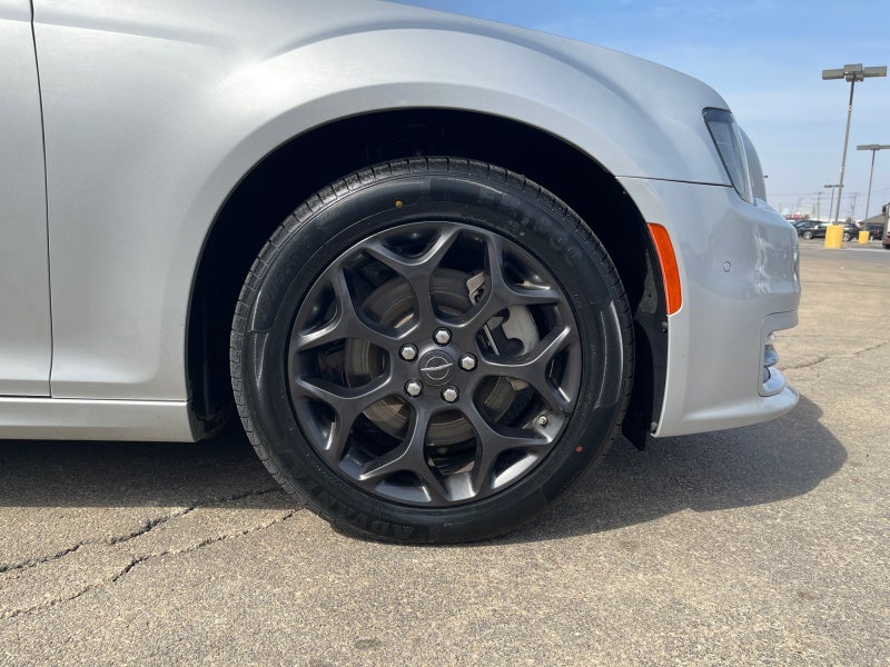 2022 Chrysler 300 Touring L