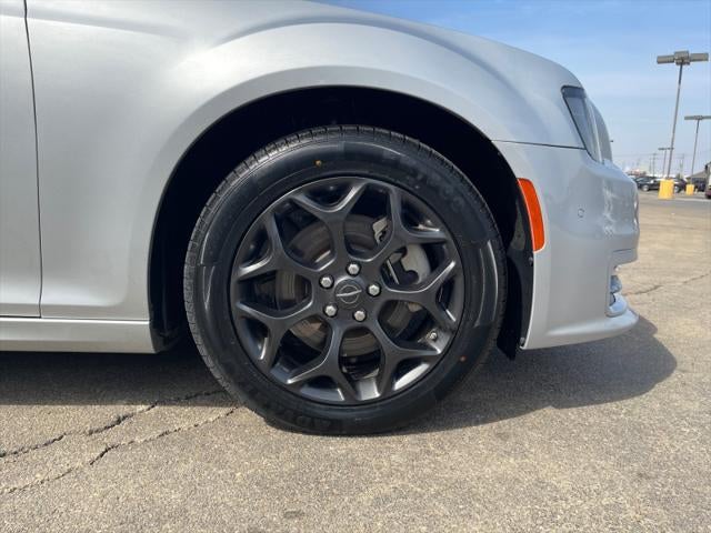 2022 Chrysler 300 Touring L