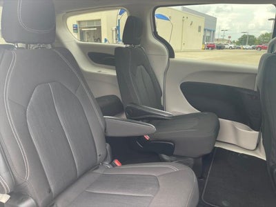 2024 Chrysler Voyager LX