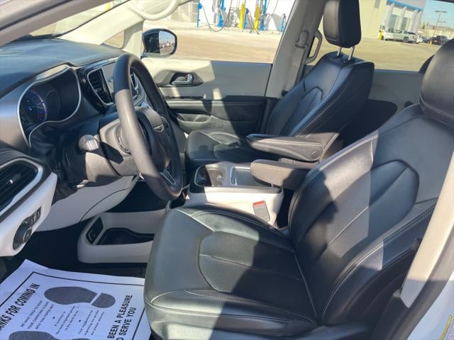 2024 Chrysler Pacifica Hybrid Select