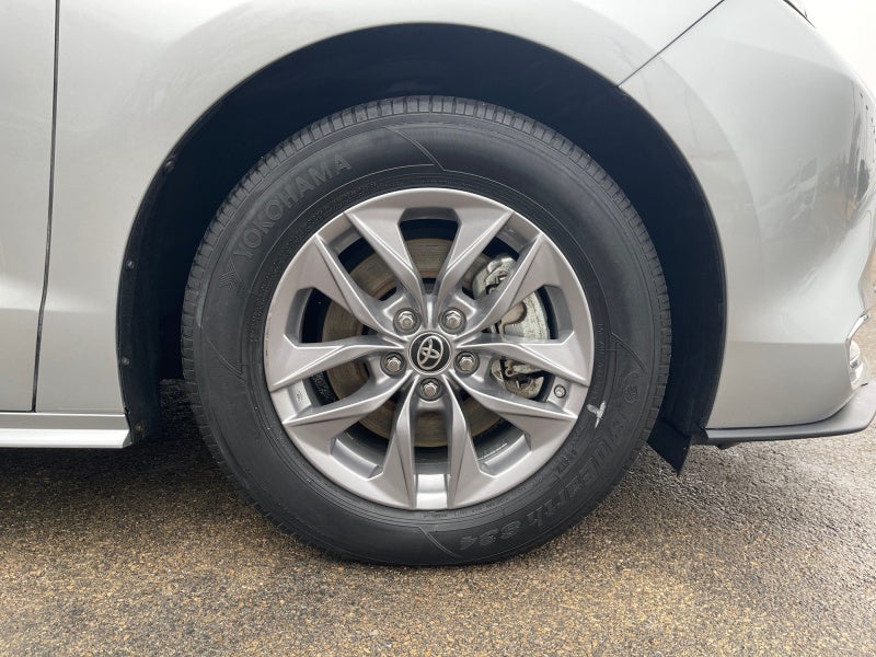 2024 Toyota SIENNA XLE XLE