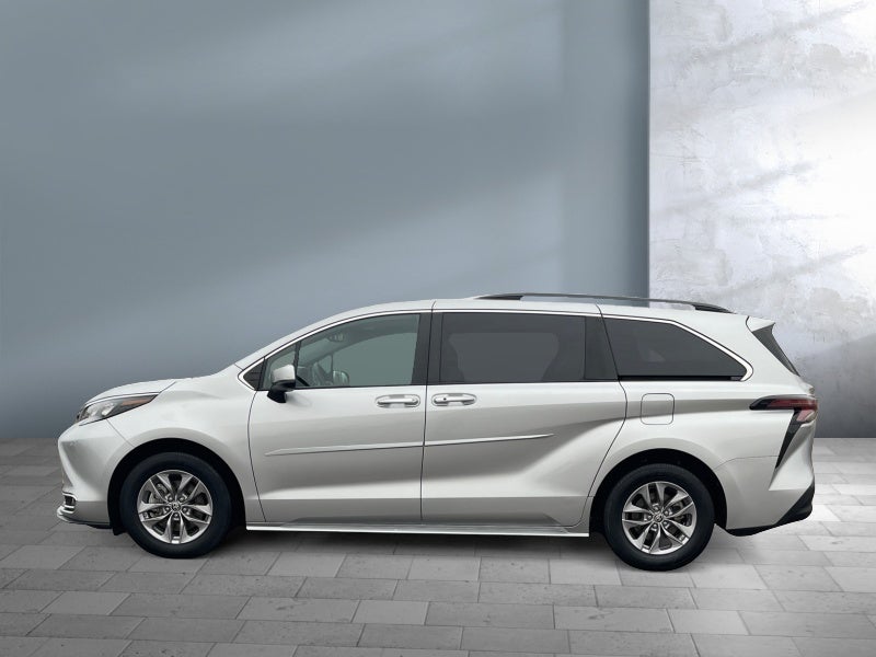 2024 Toyota SIENNA XLE XLE