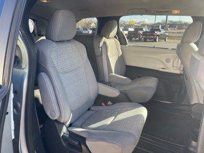 2025 Toyota Sienna LE