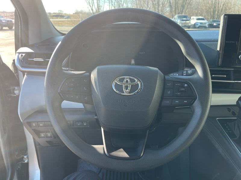 2025 Toyota Sienna LE