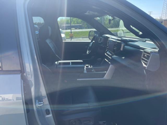 2025 Toyota TUNDRA 4X4 SR5