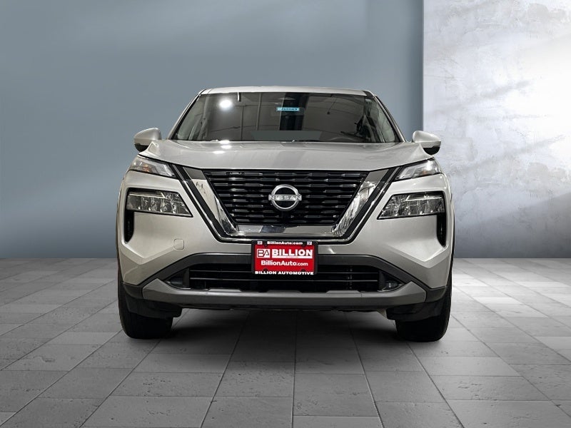 Used 2022 Nissan Rogue SV with VIN JN8BT3BB5NW332752 for sale in Clinton, IA