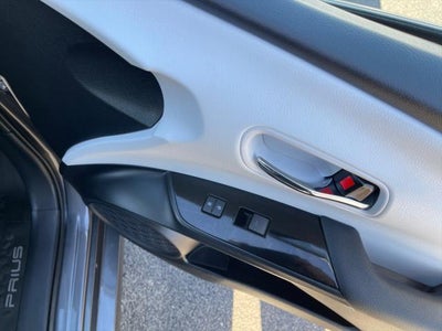 2020 Toyota PRIUS XLE