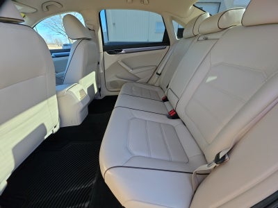 2017 Volkswagen Passat R-Line w/Comfort Pkg