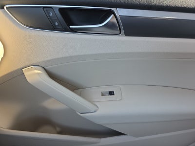 2017 Volkswagen Passat R-Line w/Comfort Pkg