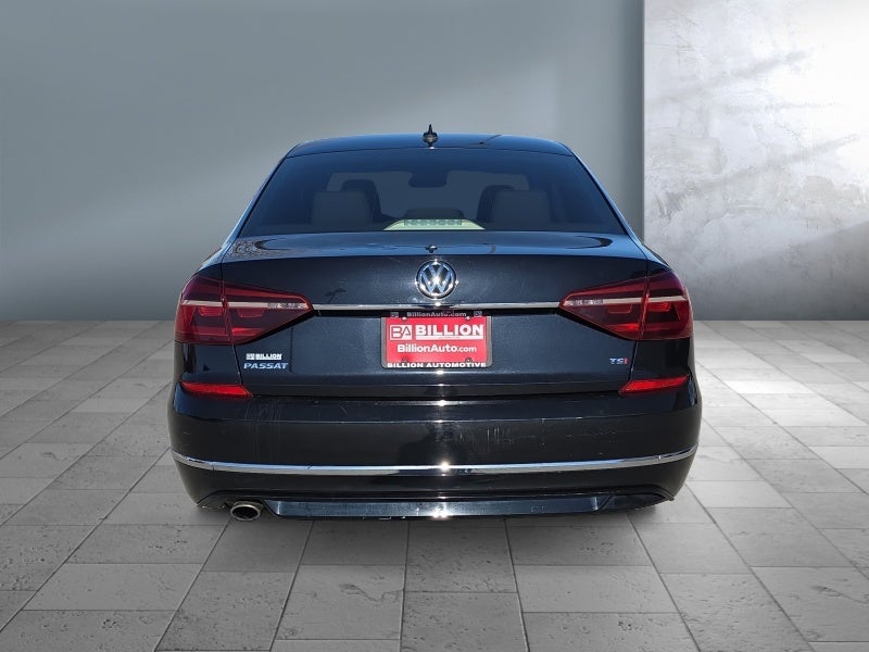 2017 Volkswagen Passat R-Line w/Comfort Pkg