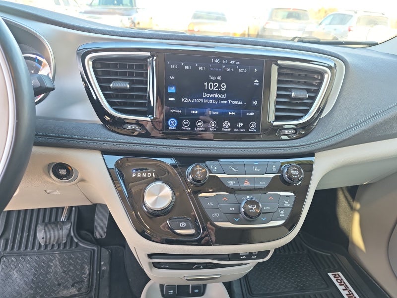 2017 Chrysler Pacifica Hybrid Platinum