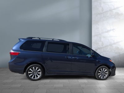 2018 Toyota Sienna XLE