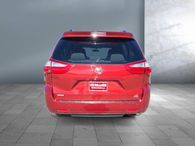 2016 Toyota Sienna LE