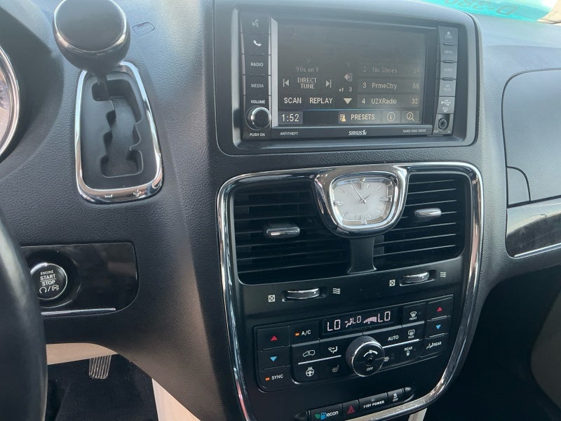 2016 Chrysler Town and Country Touring-L