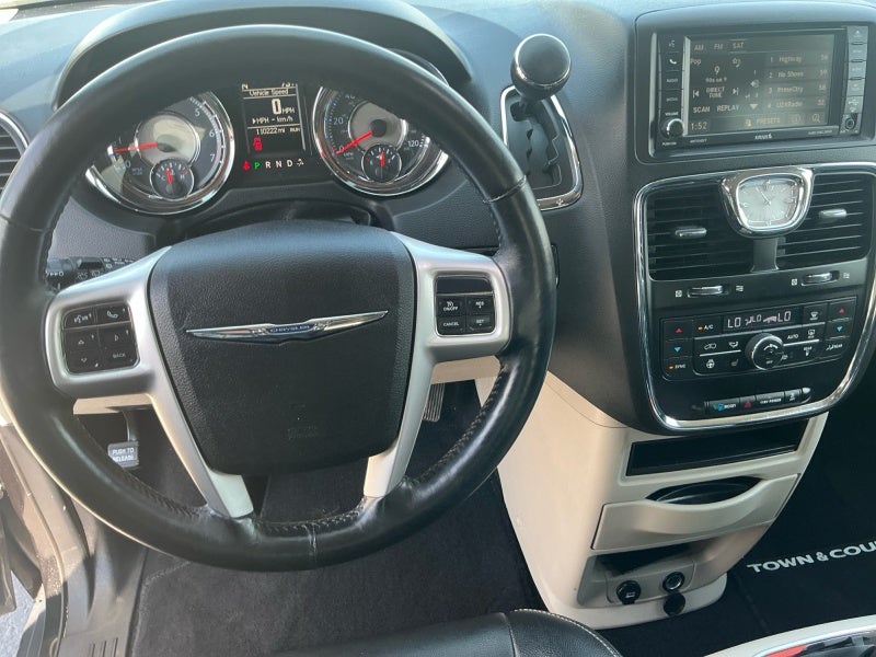 2016 Chrysler Town and Country Touring-L