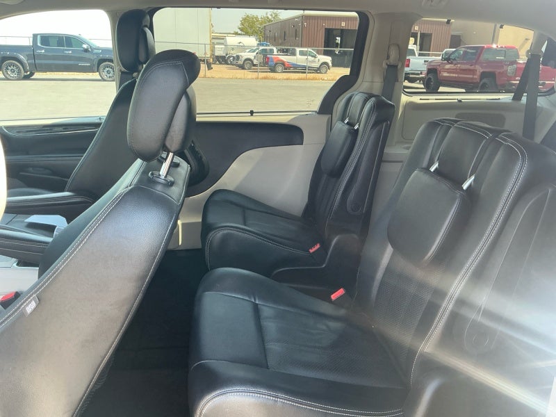2016 Chrysler Town and Country Touring-L