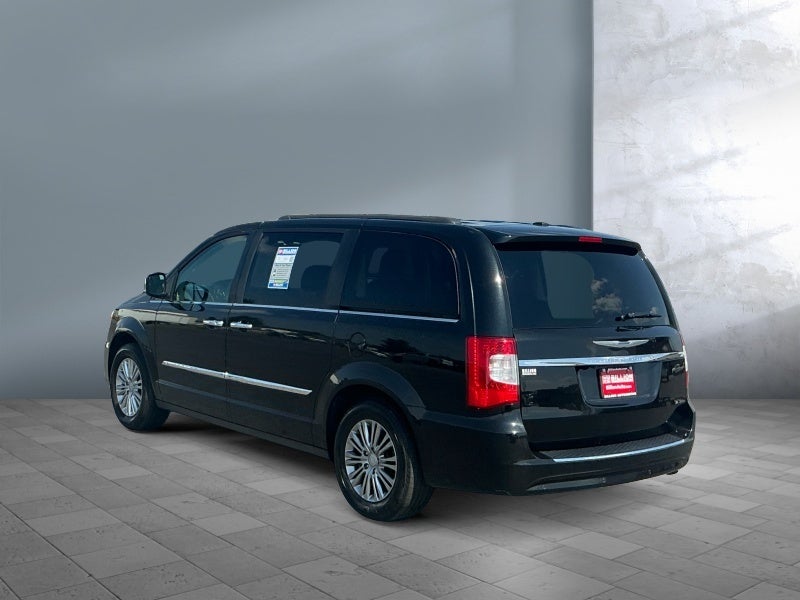 2016 Chrysler Town and Country Touring-L