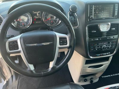 2016 Chrysler Town and Country Touring-L