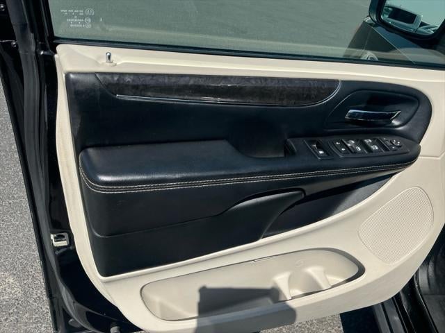 2016 Chrysler Town and Country Touring-L