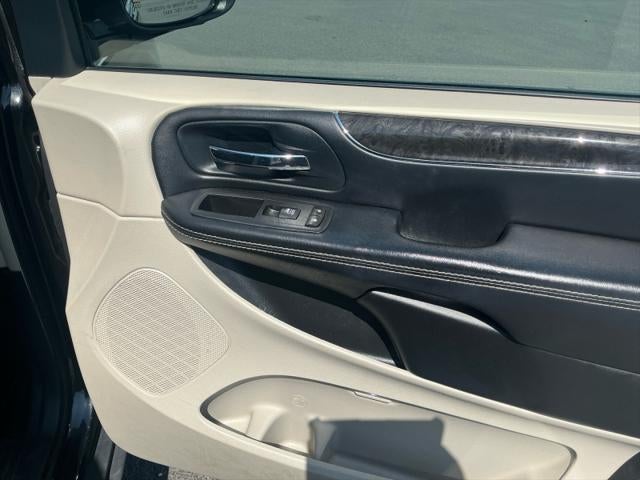 2016 Chrysler Town and Country Touring-L