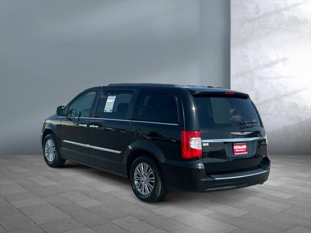 2016 Chrysler Town and Country Touring-L