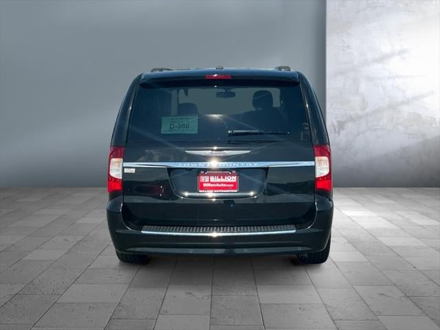 2016 Chrysler Town and Country Touring-L
