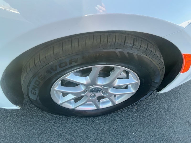 2024 Chrysler Voyager LX